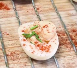Külmsuitsu täidetud munad Borniak